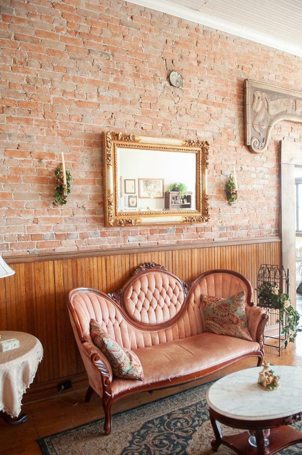 The Historic Wolf Hotel Ellinwood 외부 사진