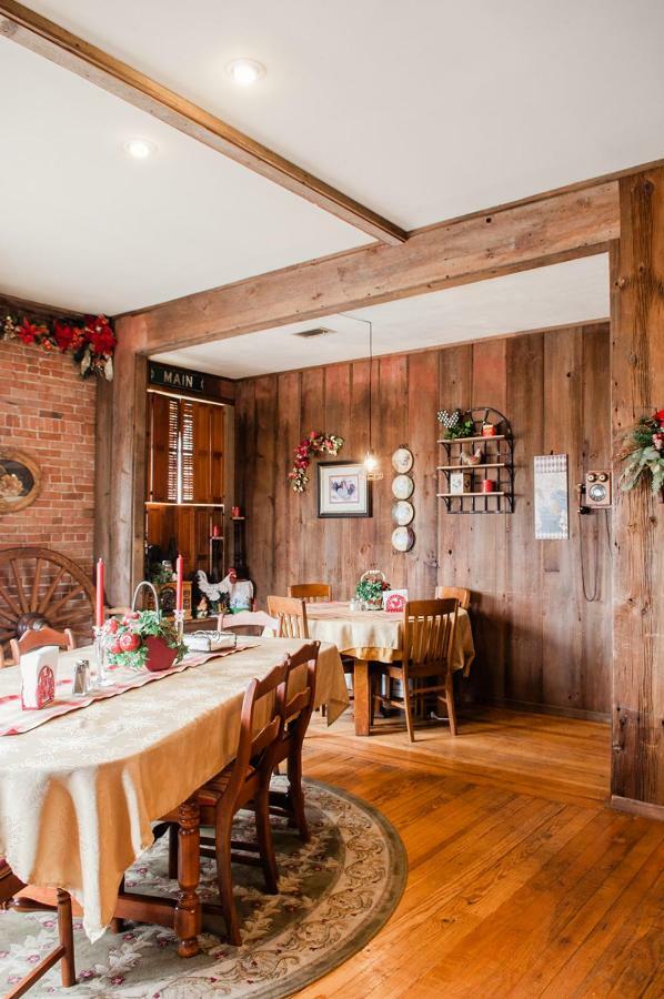 The Historic Wolf Hotel Ellinwood 외부 사진