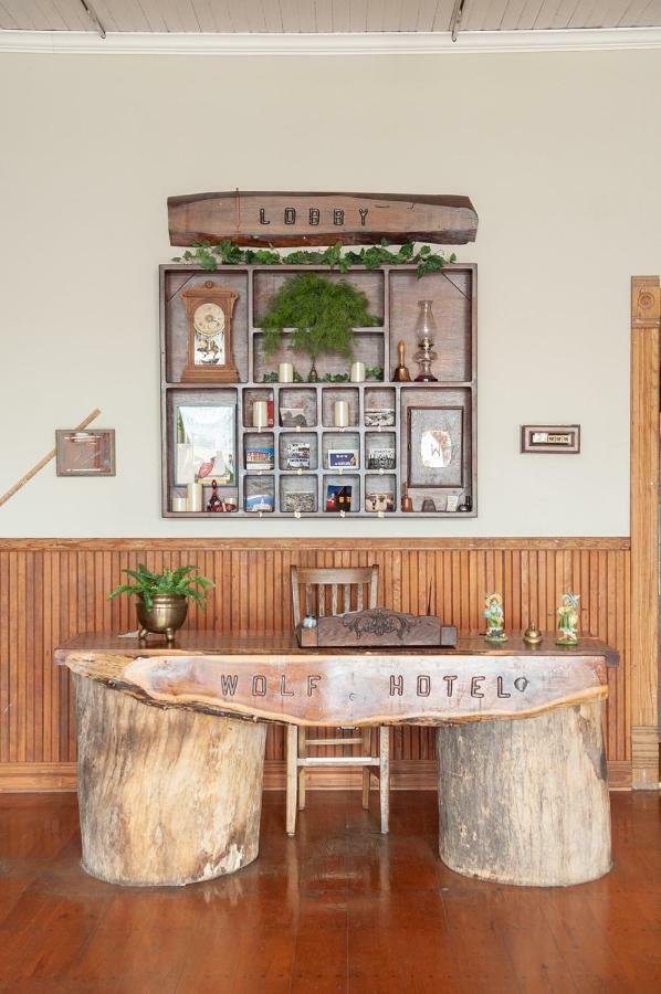 The Historic Wolf Hotel Ellinwood 외부 사진