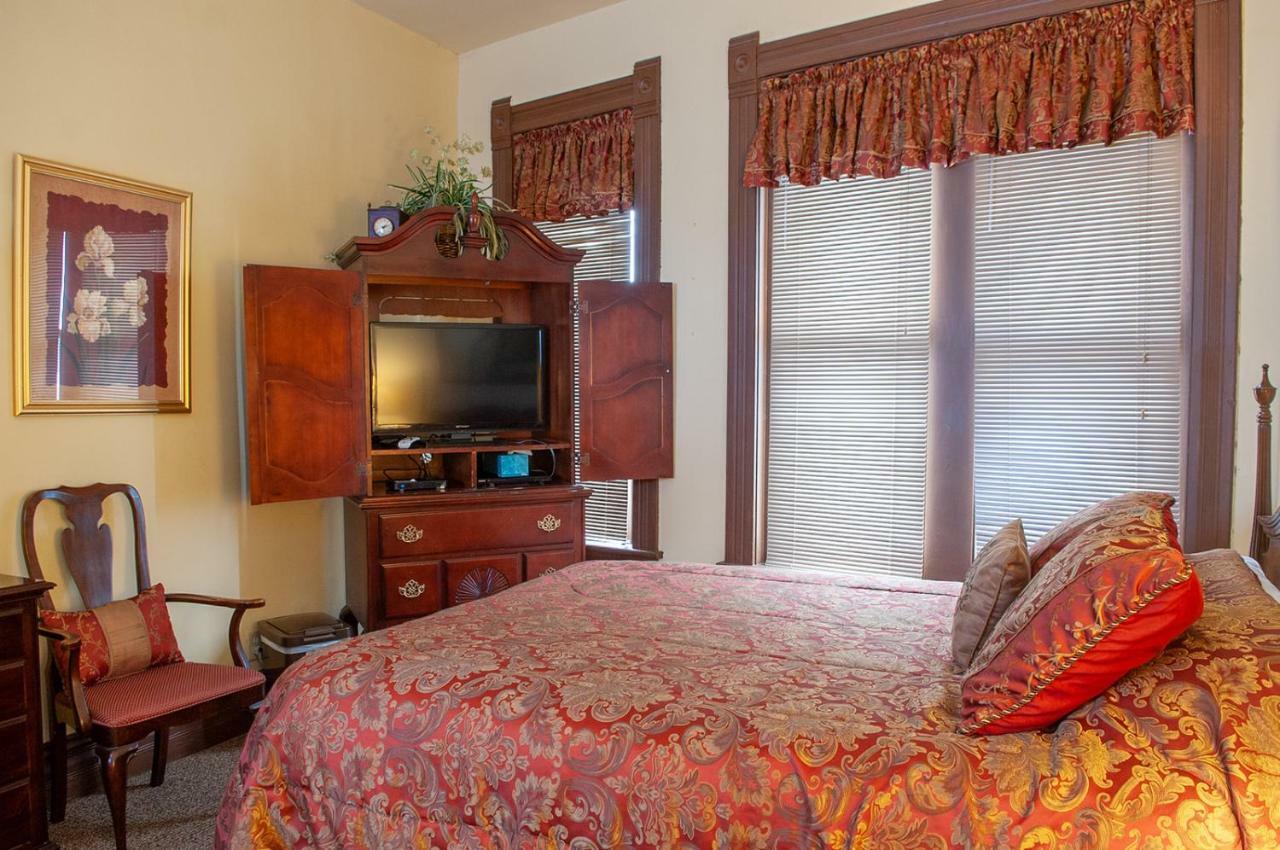 The Historic Wolf Hotel Ellinwood 외부 사진