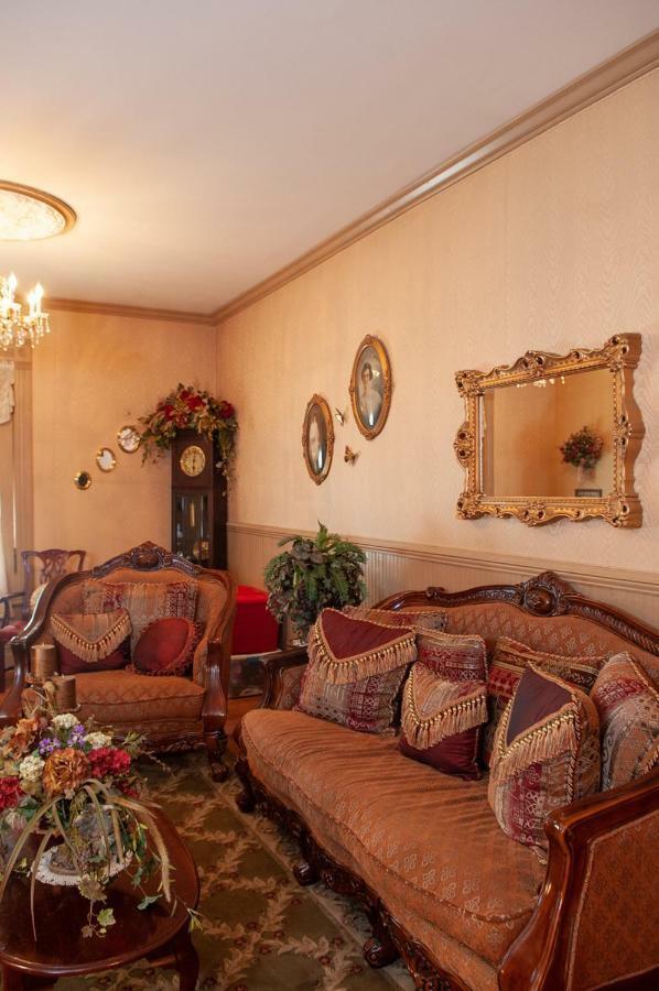 The Historic Wolf Hotel Ellinwood 외부 사진